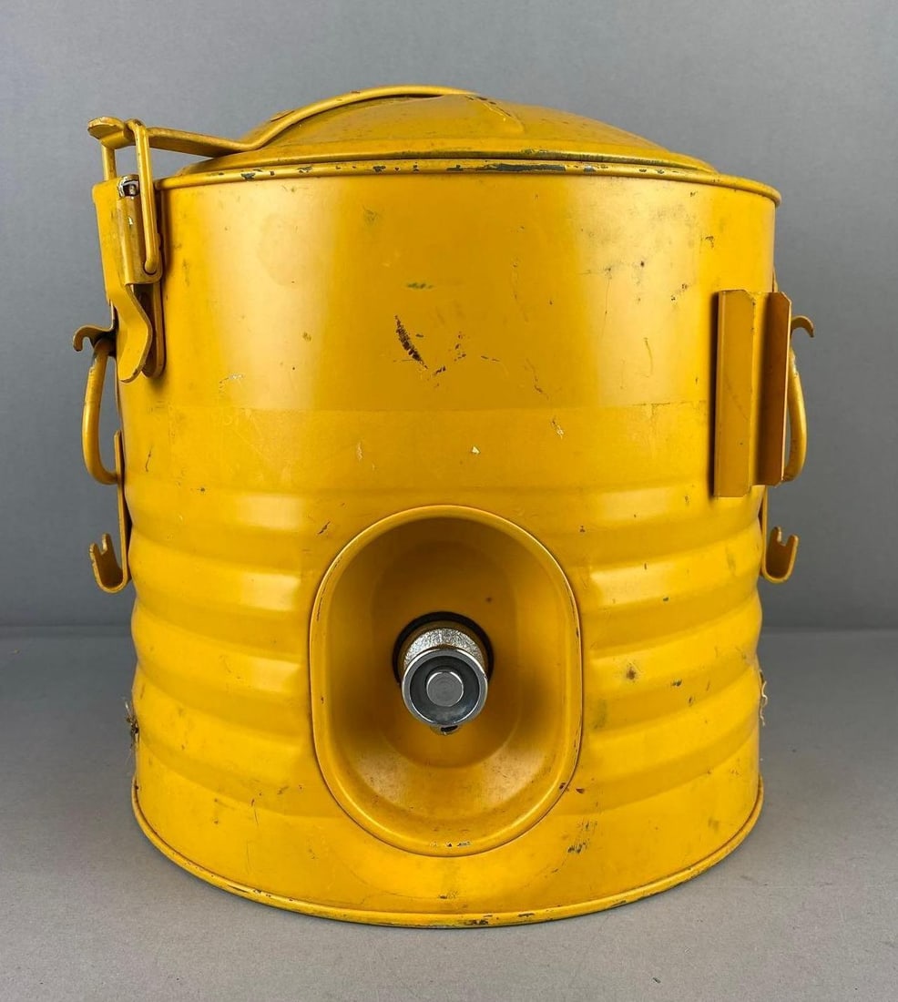 Vintage AreVoid 3 Gallon Thermal Beverage Dispenser (1 of 3)