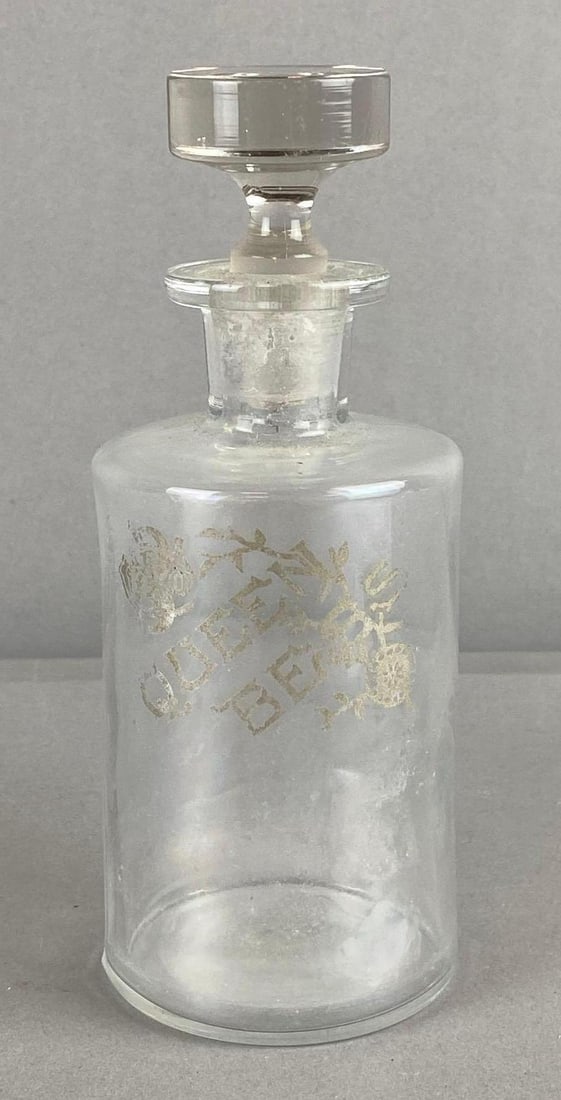 Antique 1880s B.D. Baldwin and Co. Queen Bee Apothecary Bottle: Measures 7 inches in length.