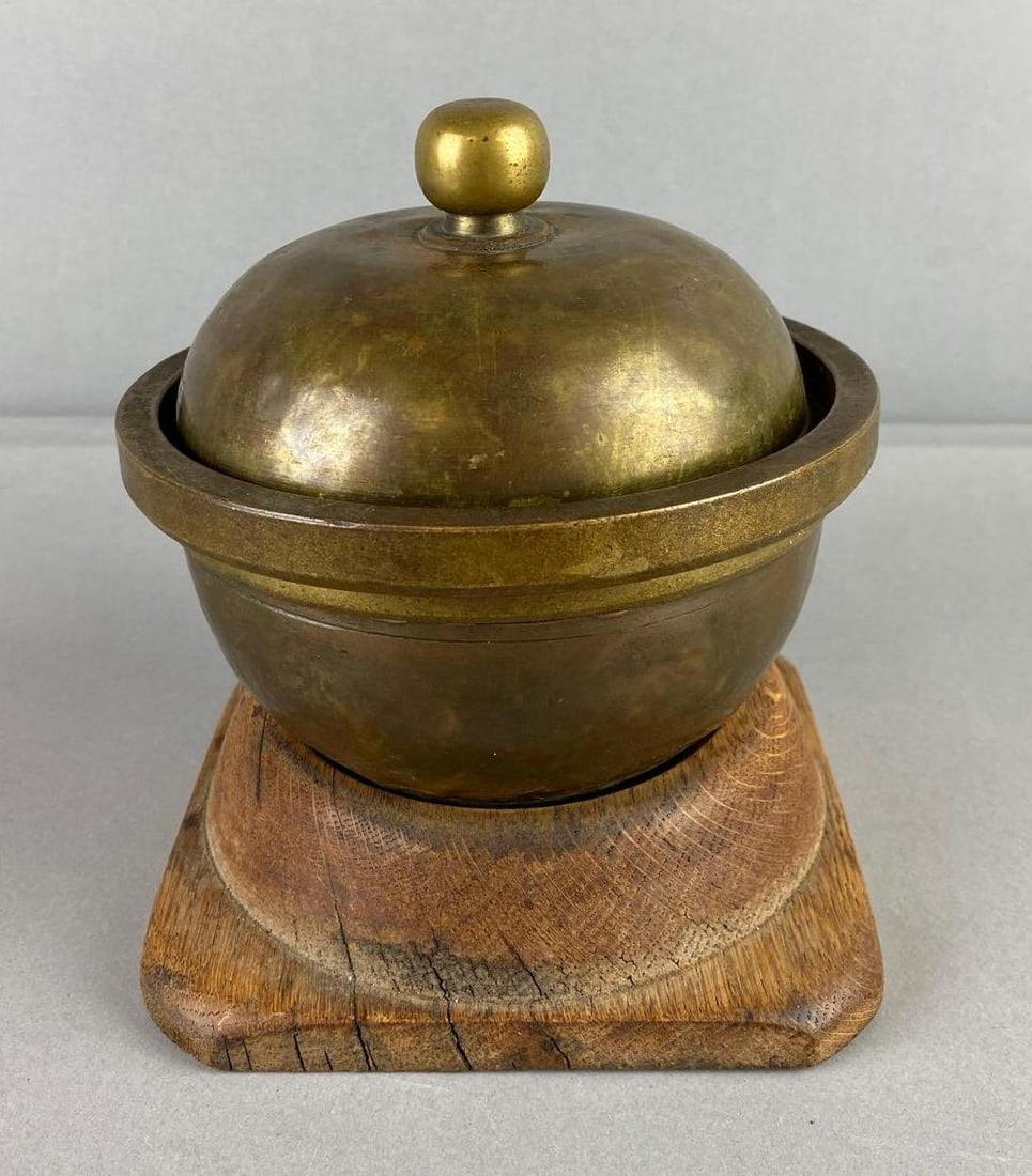 Vintage Brass Ashtray: Measure H 4 x W 5 1/2 x L 5 1/2 inches.