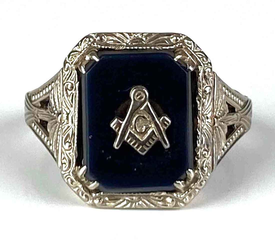 14K White Gold Masonic Ring: Total weight of 2.7 grams, size 3 1/2