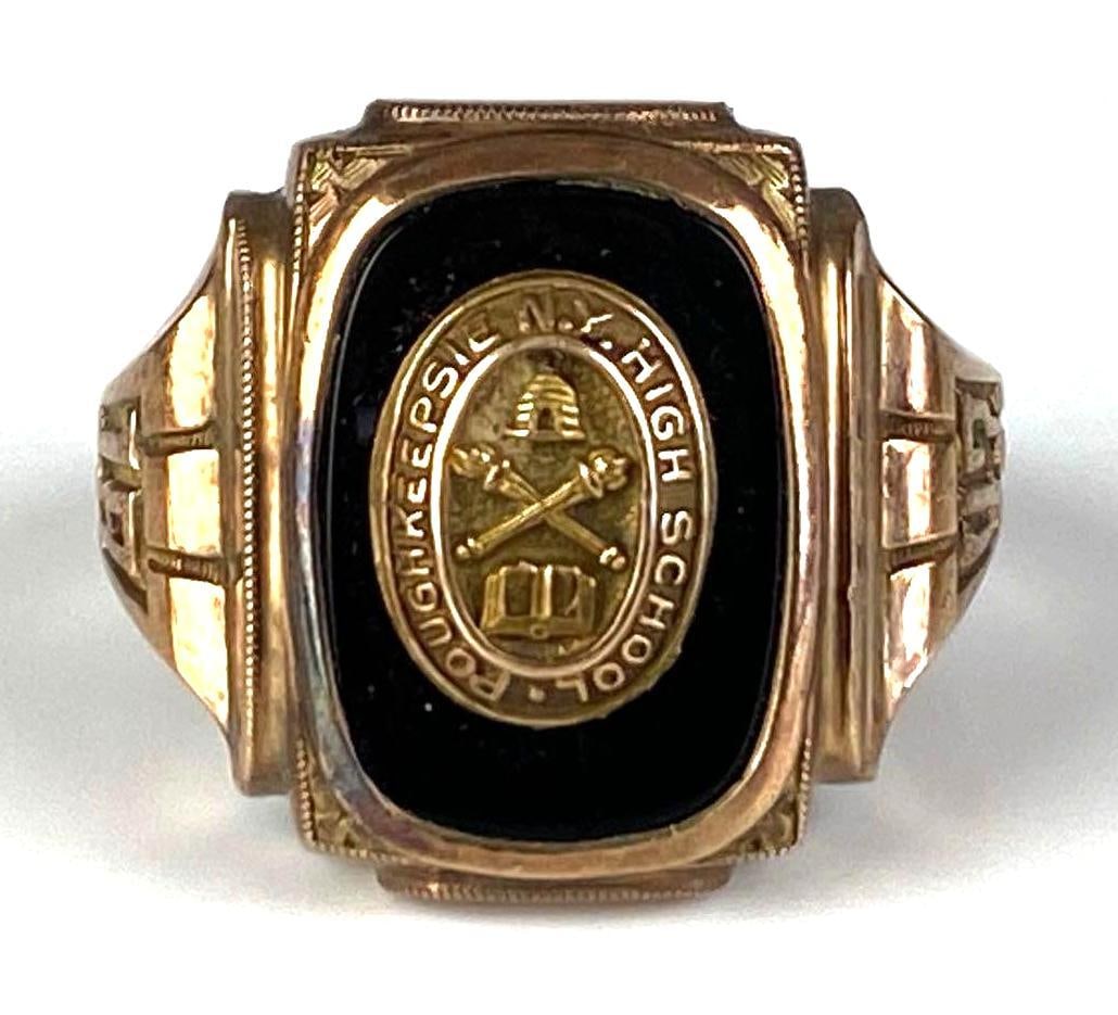 1947 10K Yellow Gold Poughkeepsie NY High School Class Ring: Total weight of 6.8 grams, size 8