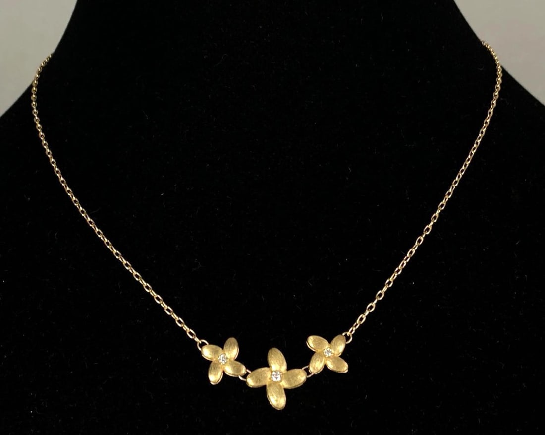 Italian 14K Yellow Gold Flower Diamond Chain Necklace: Total weight of 4.7 grams, measures 16 inches in length
