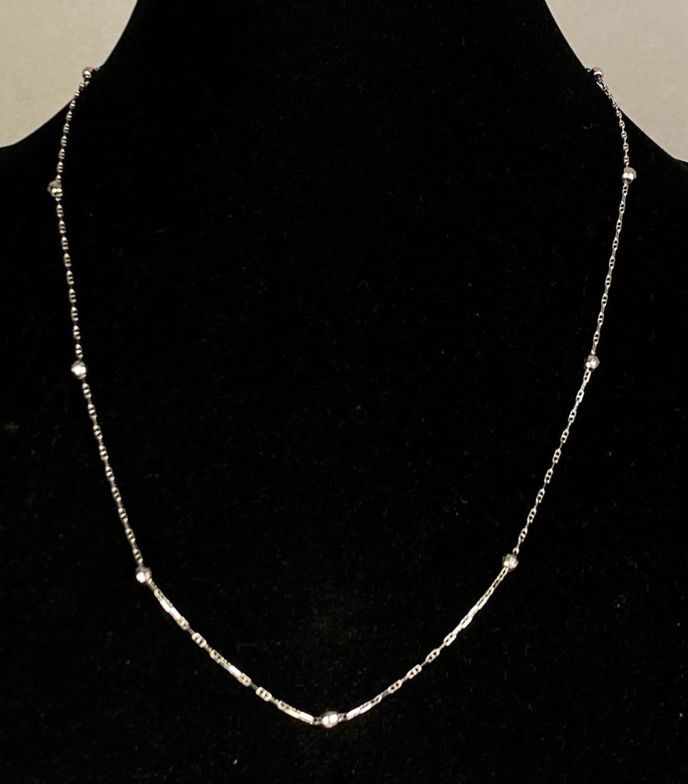 Milor Signed Italian 14K White Gold Necklace: Total weight of 3.8 grams, measures 22 inches In length