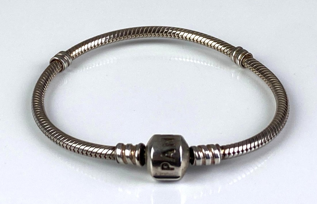 Pandora Sterling Silver Snack Chain Charm Bracelet: Measures 7 inches in length