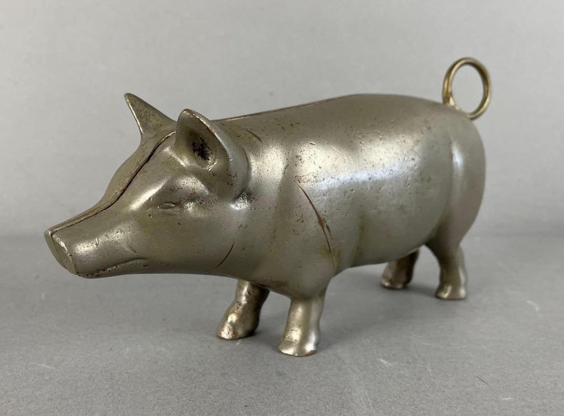 Vintage Cast Iron Pig Cigar Cutter (1 of 4)