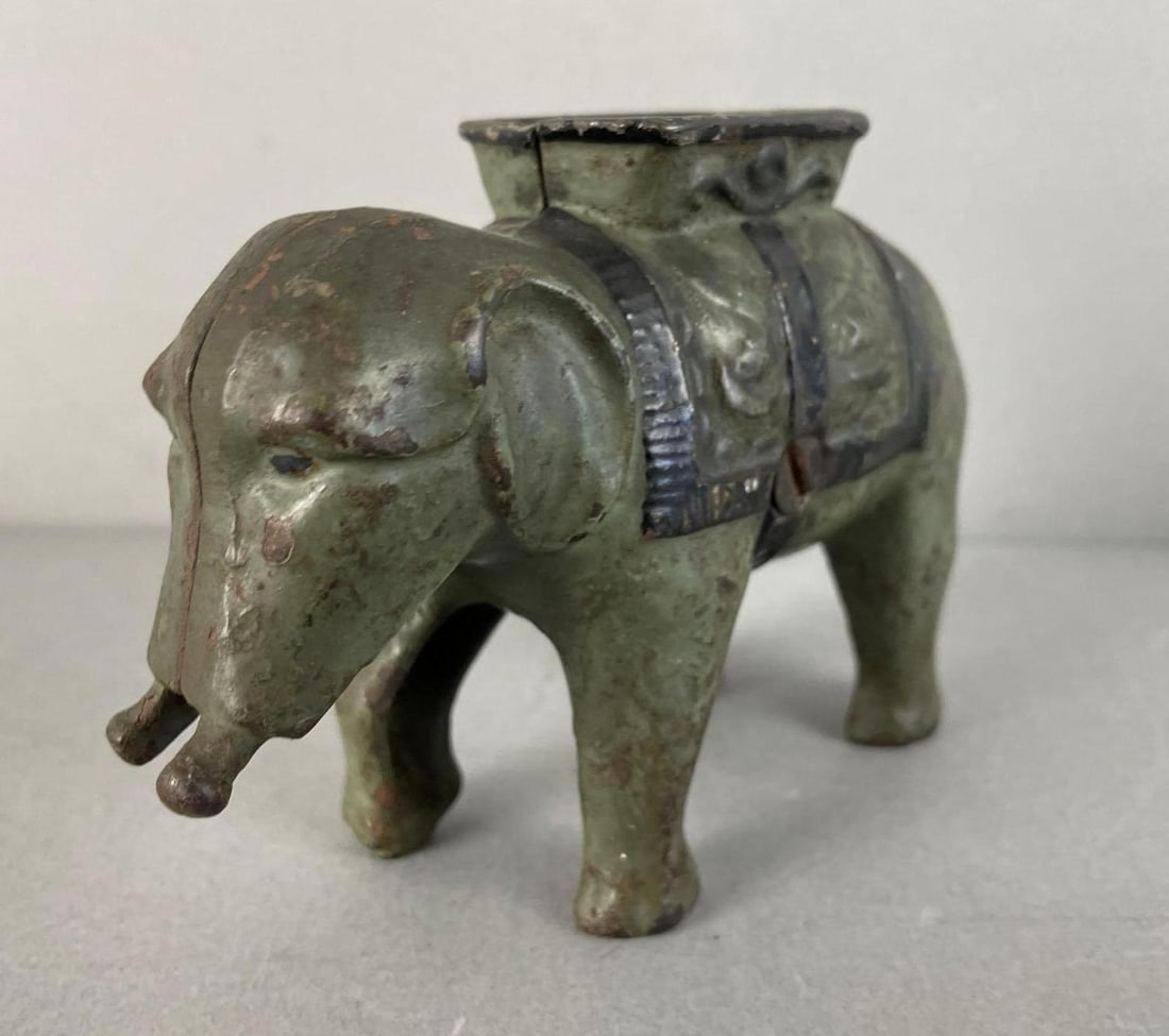 Vintage Cast Iron Elephant Bank: Measures 3 1/2" x 5" x 2"