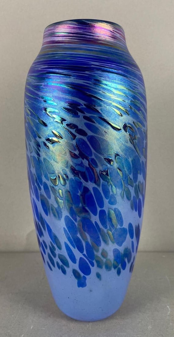 1991 Nuance New Orleans Irridescent Art Glass Vase: Marked on bottom, measures 8 3/4" x 4"