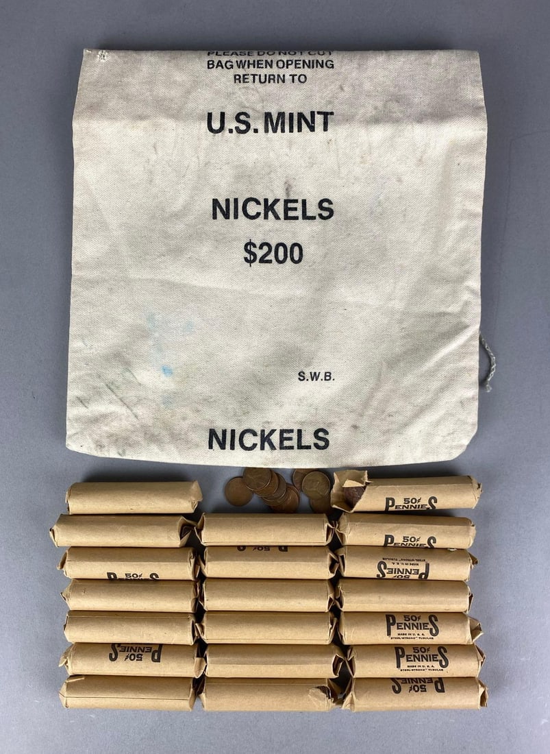 Group of 950+ US Lincoln Cents and Empty US Mint Nickel Bag (1 of 1)