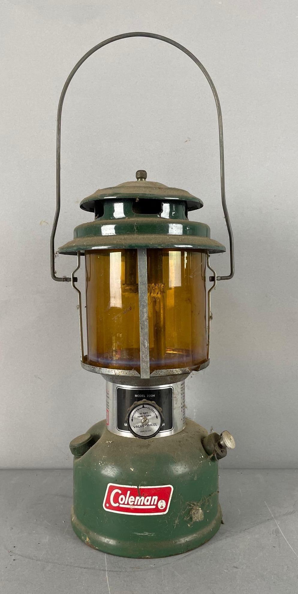 Coleman Model 220H Kerosene Lantern (1 of 2)