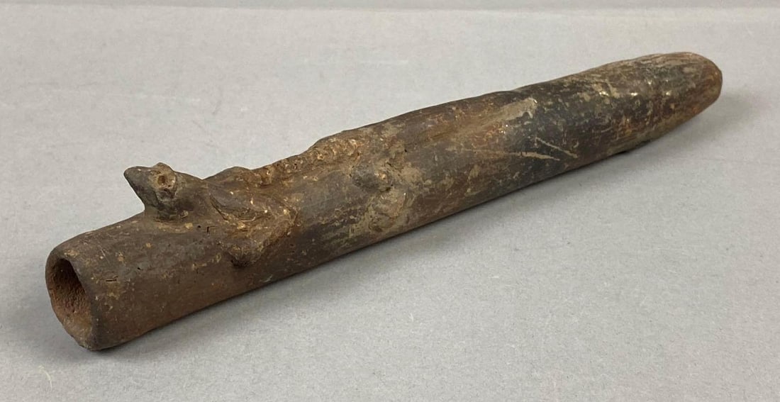 Terracotta 4 Finger Lizard Handmade Flute: Measures 9 inches in length.
