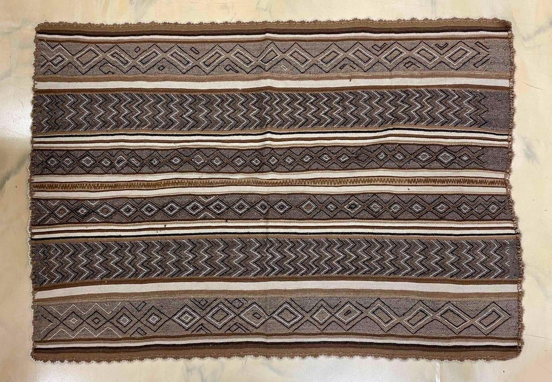 Vintage Navajo Rug: Measure L 74 x W 54 inches.