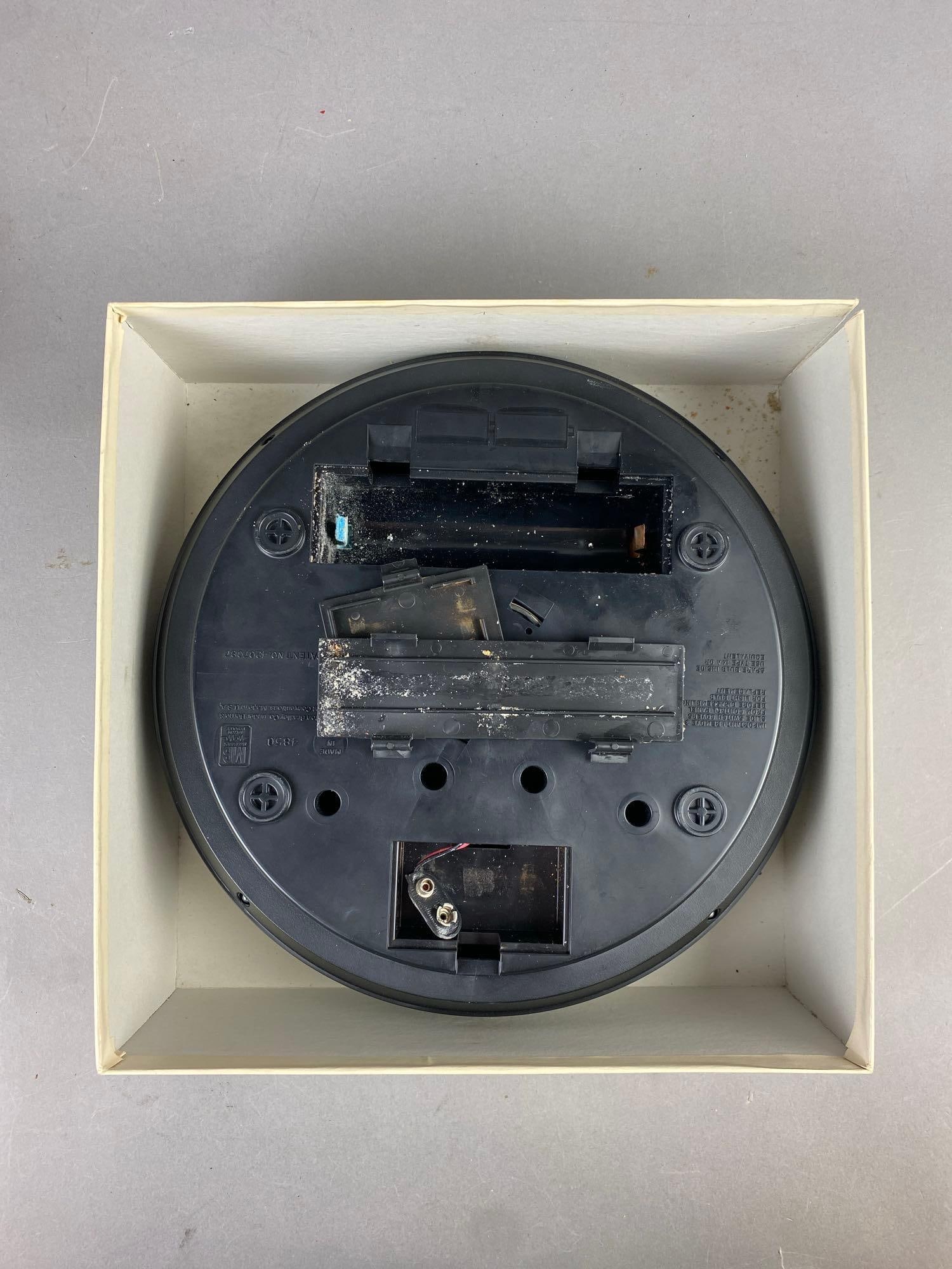 Vintage 1978 MB Electronics Simon Game - 4