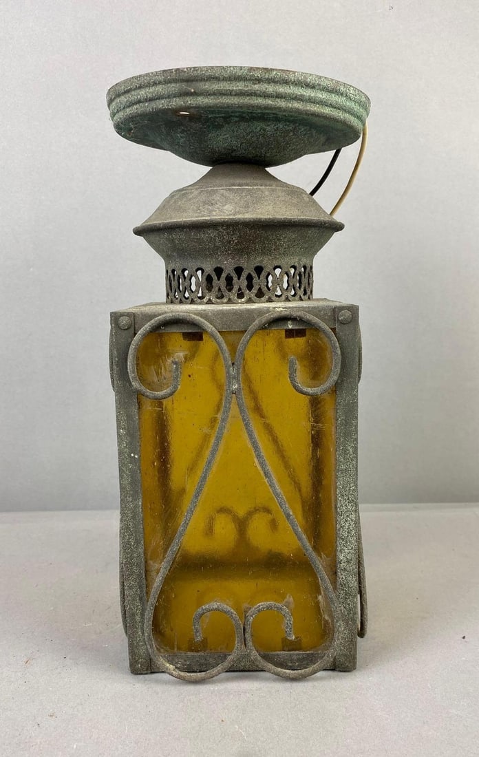 Pendant Lantern Style Outdoor Light: Untested. Measures H 11 x W 5 x L 5 inches.
