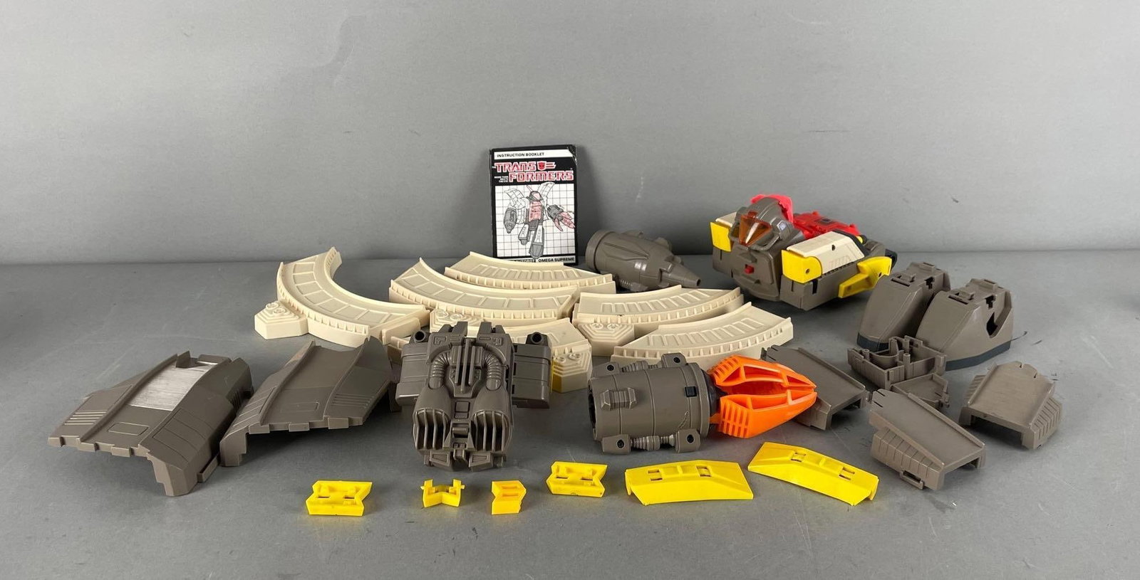 Transformers Omega Supreme Heroic Autobot (1 of 2)