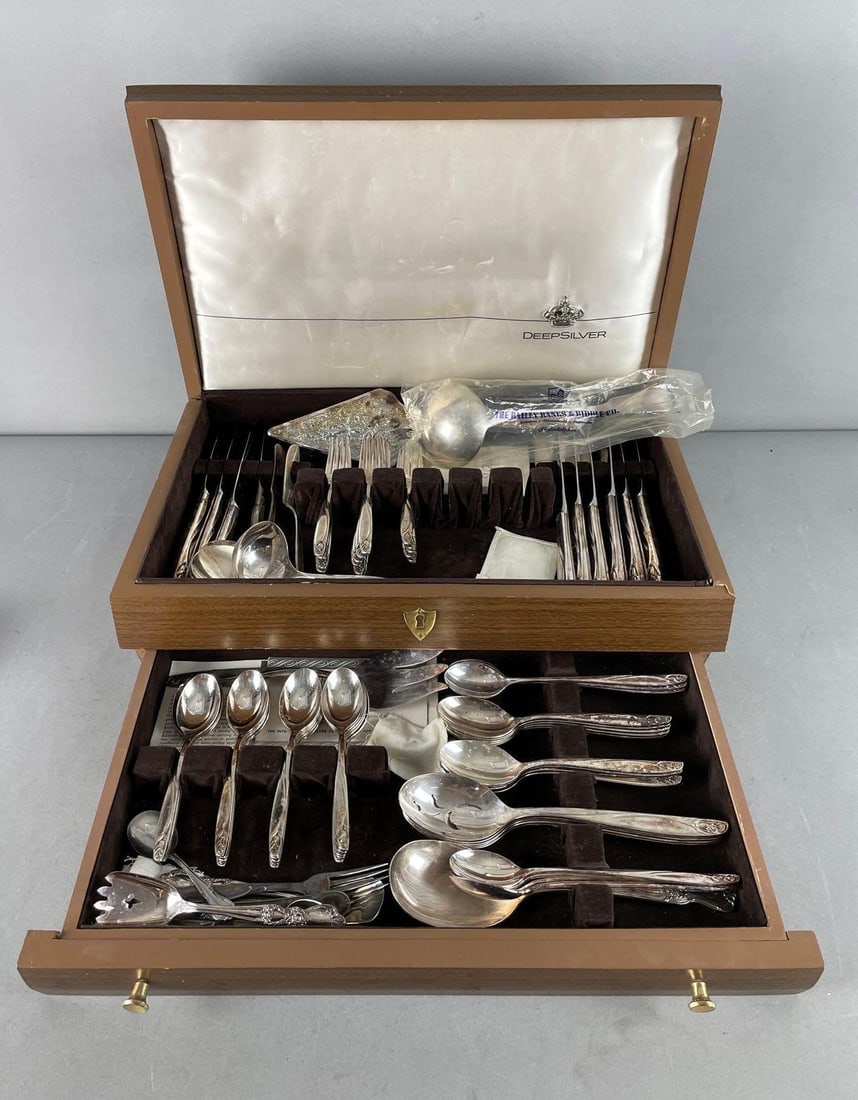 Set of International Deepsilver Silver Plate Flatware (1 of 4)