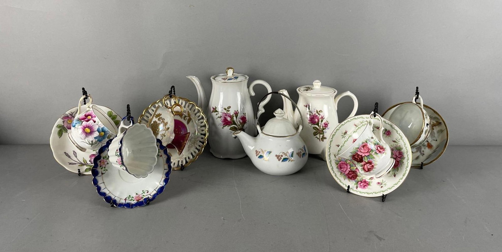 Group of Vintage Porcelain Tea Service (1 of 5)