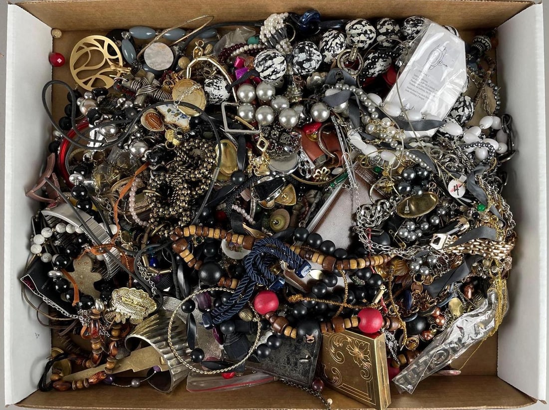 Group of Assorted Costume Jewelry (1 of 3)