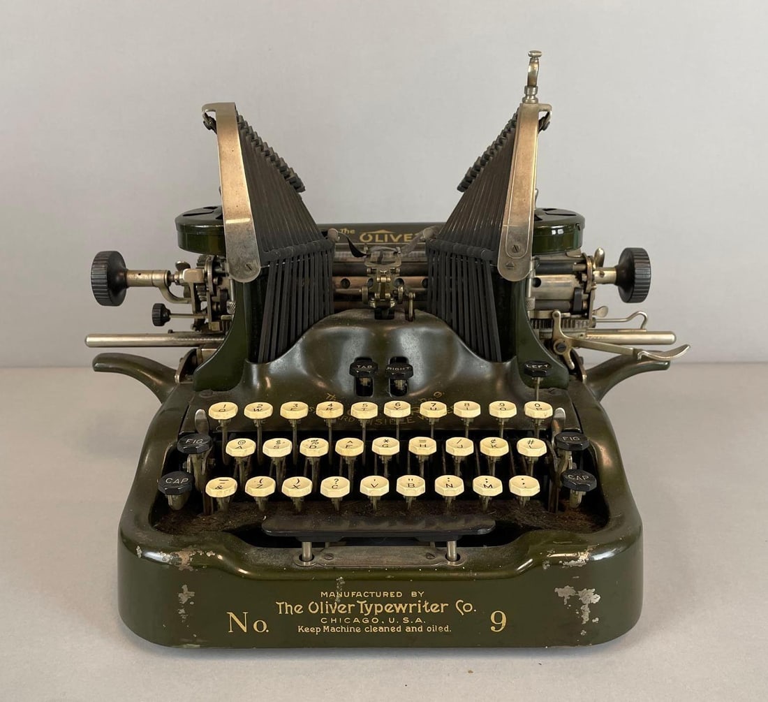 Vintage Oliver Typewriter No. 9 Standard Visible Writer (1 of 3)