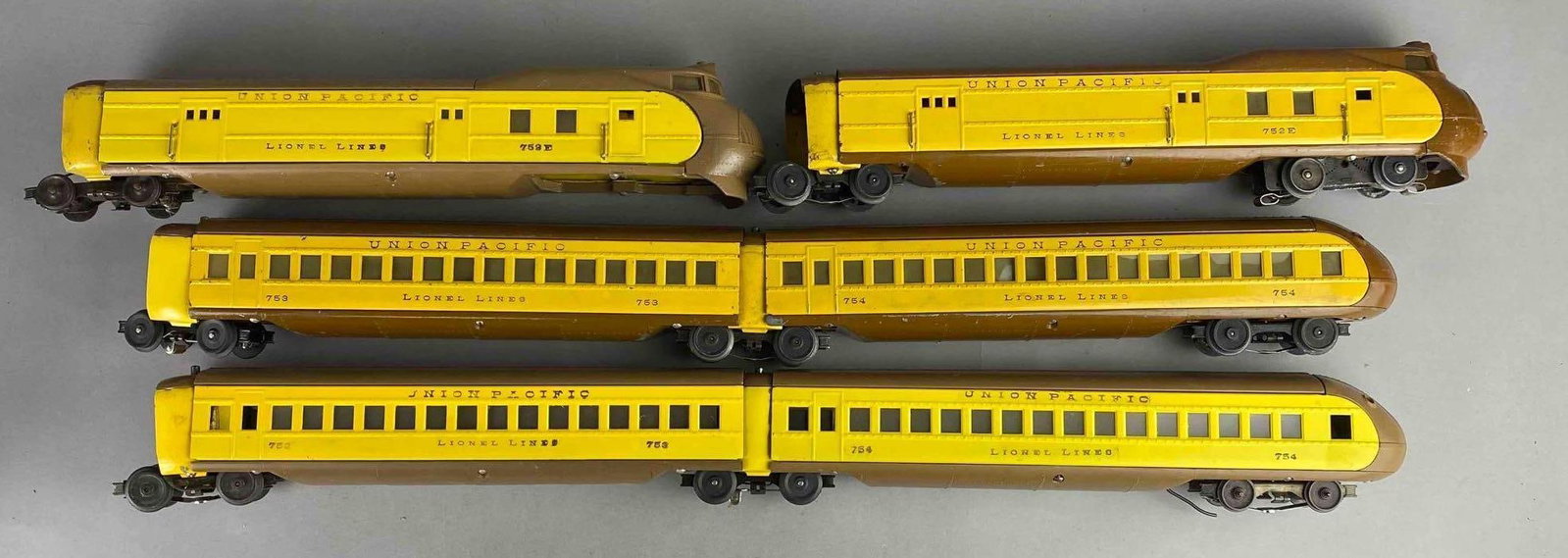 Lionel Trains Prewar Union Pacific Streamliner Train Set (1 of 4)