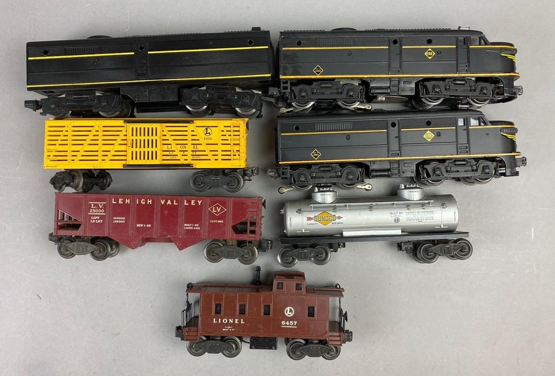 Lionel Trains O Gauge 2023 Erie Alco FA Diesel Locomotive Set (1 of 2)