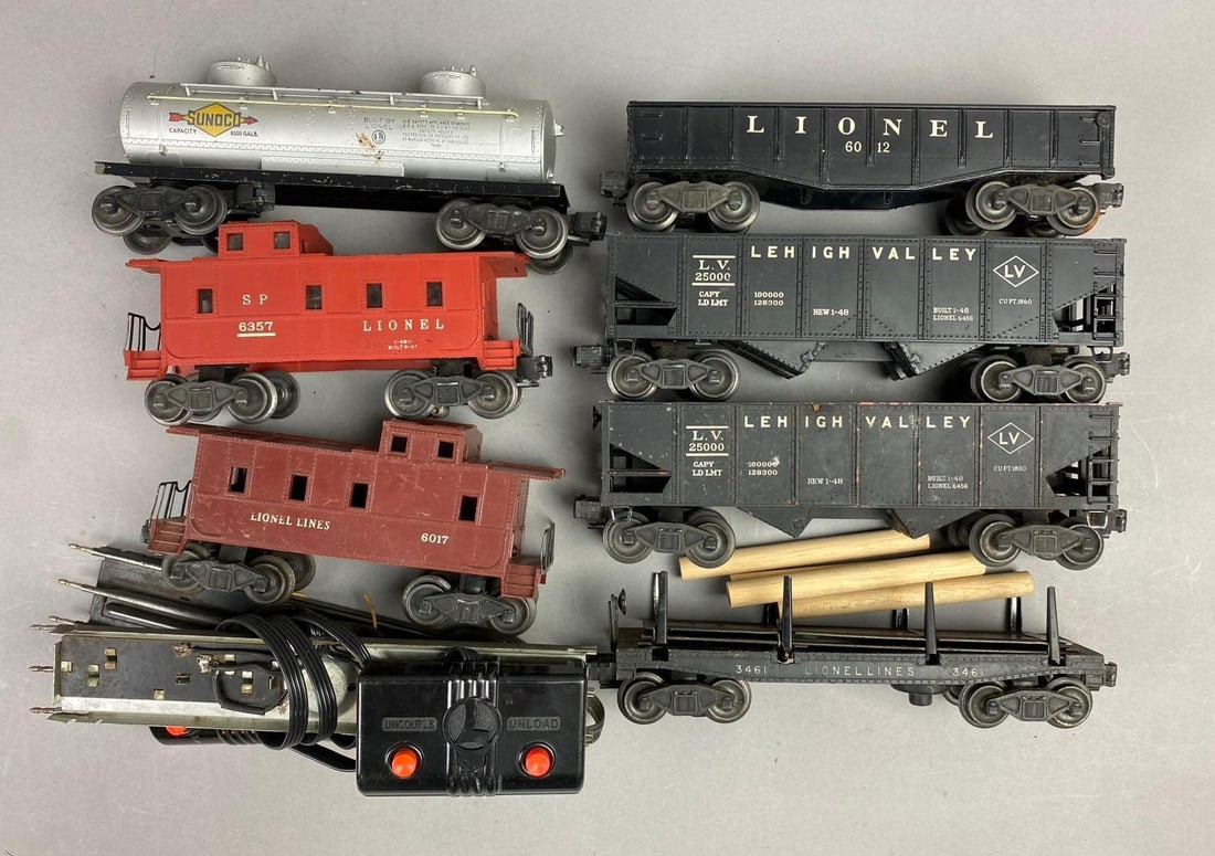 Group of Assorted Lionel Trains O Gauge Lehigh Valley Hopper Train Cars and More (1 of 3)