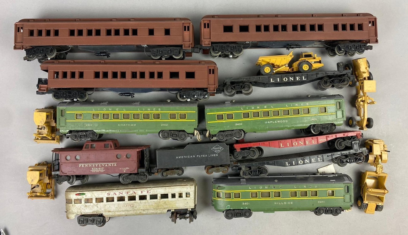 Group of Assorted Lionel Trains O Gauge Train Cars and More (1 of 3)