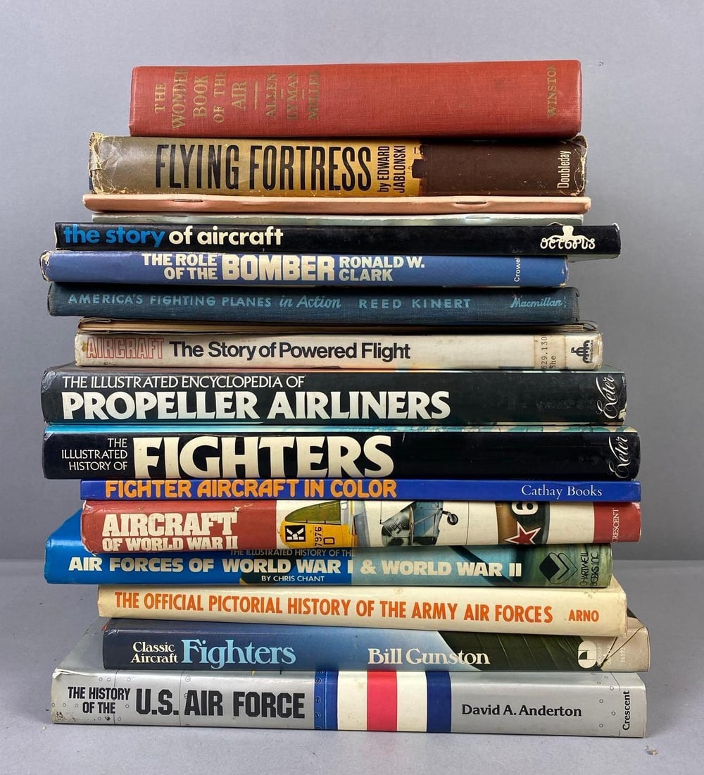 Group of Assorted Untied States Air Force Books and More (1 of 3)