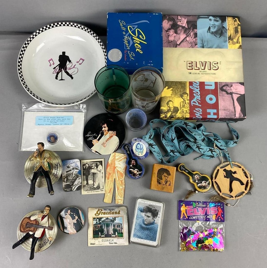 Group of Assorted Elvis Memorabilia: Includes Ornaments, Glasses, and More. Largest item measure L 10 x W 8 inches.