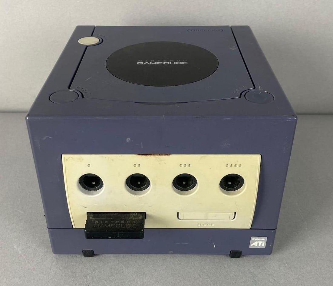 2001 Nintendo GameCube (1 of 4)