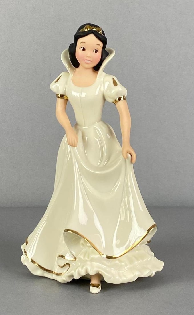 Lenox Disney Showcase Snow White Porcelain Figurine (1 of 5)