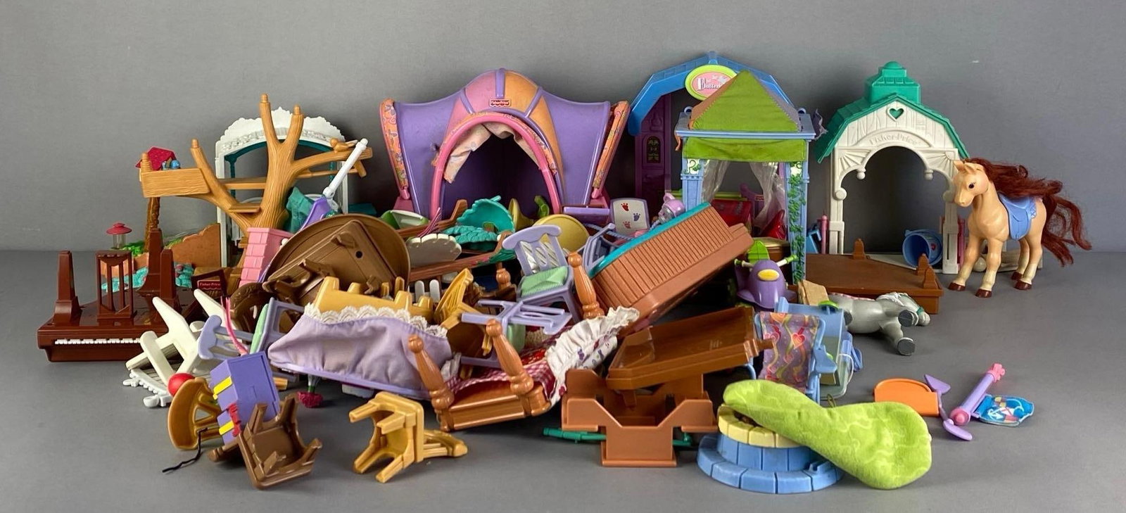 Group od Assorted Fisher-Price Playsets and More (1 of 3)