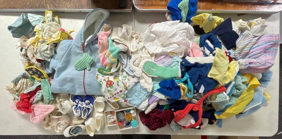 Group of Vintage Doll / Child Clothes (1 of 3)