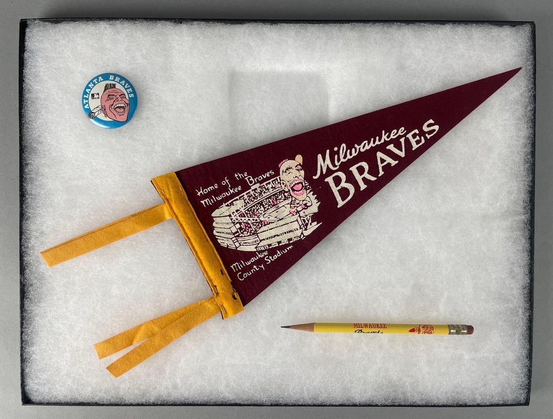 Group of Vintage Milwaukee Braves Memorabilia (1 of 2)