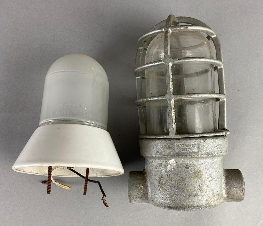 Group of 2 Outdoor Lights (1 of 3)