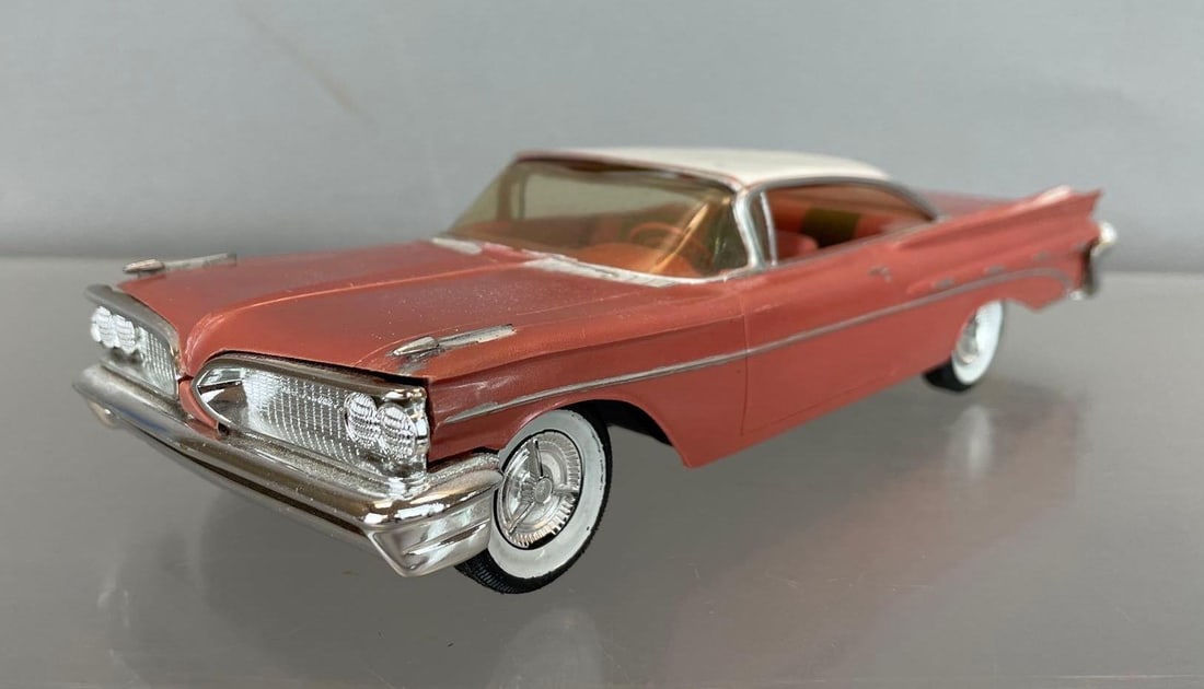 AMT 1959 Pontiac Bonneville 2 Tone Friction Dealership Promo Car (1 of 7)