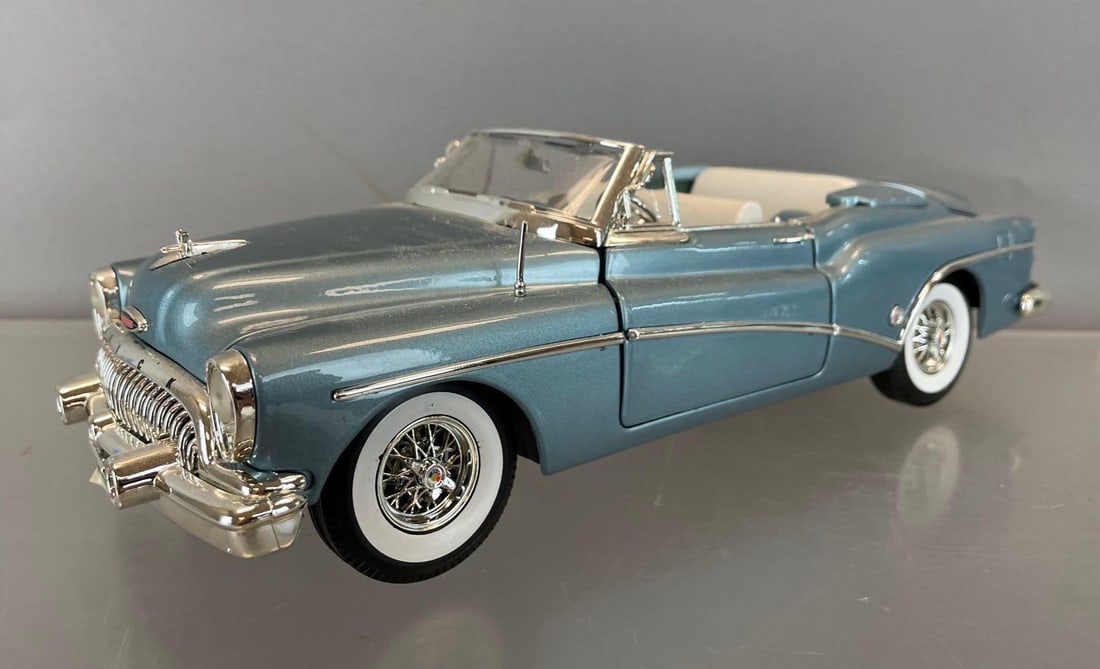 Motor Max 1953 Buick Skylark Convertible Die-Cast Vehicle (1 of 4)