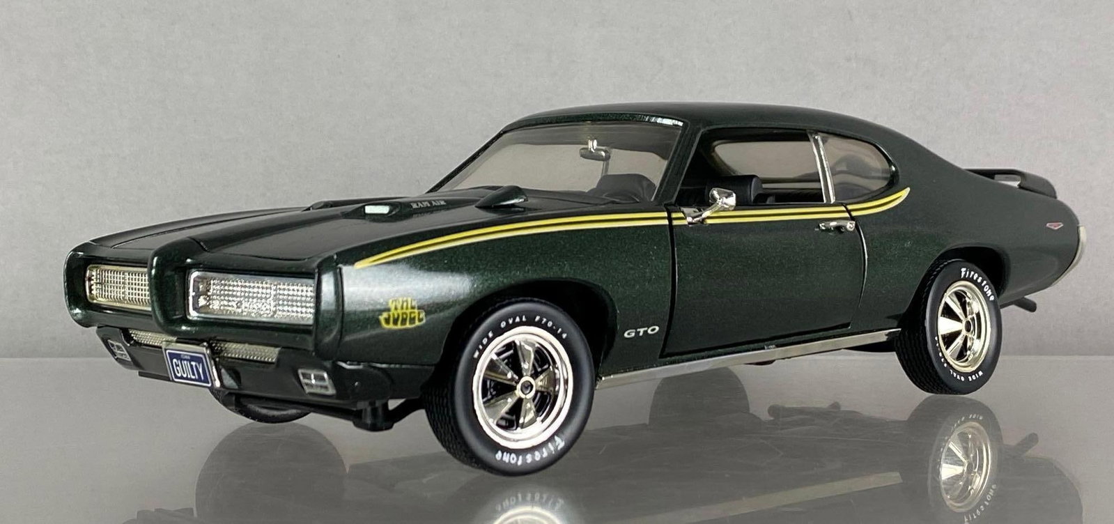 ERTL 1969 Pontiac GTO Dark Green Judge (1 of 4)
