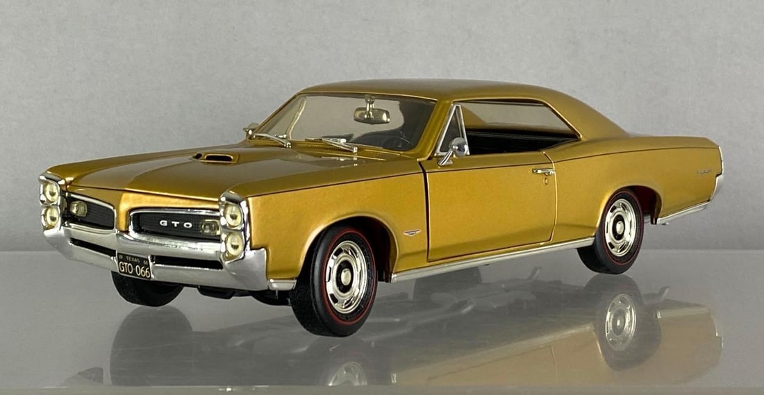 ERTL 1966 Pontiac GTO (1 of 4)
