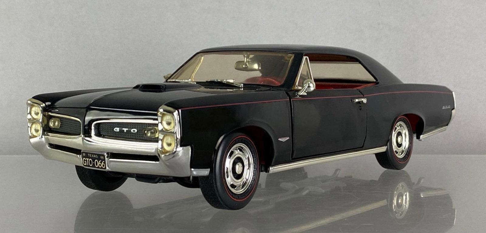 ERTL 1966 Black Pontiac GTO (1 of 4)