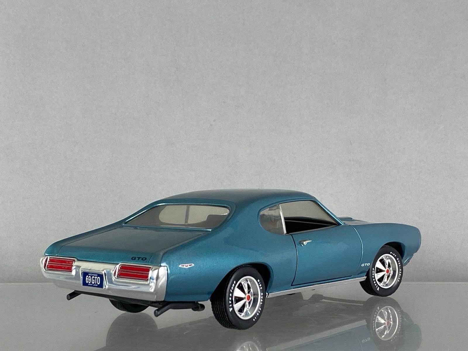 ERTL 1969 Blue Pontiac GTO (1 of 3)
