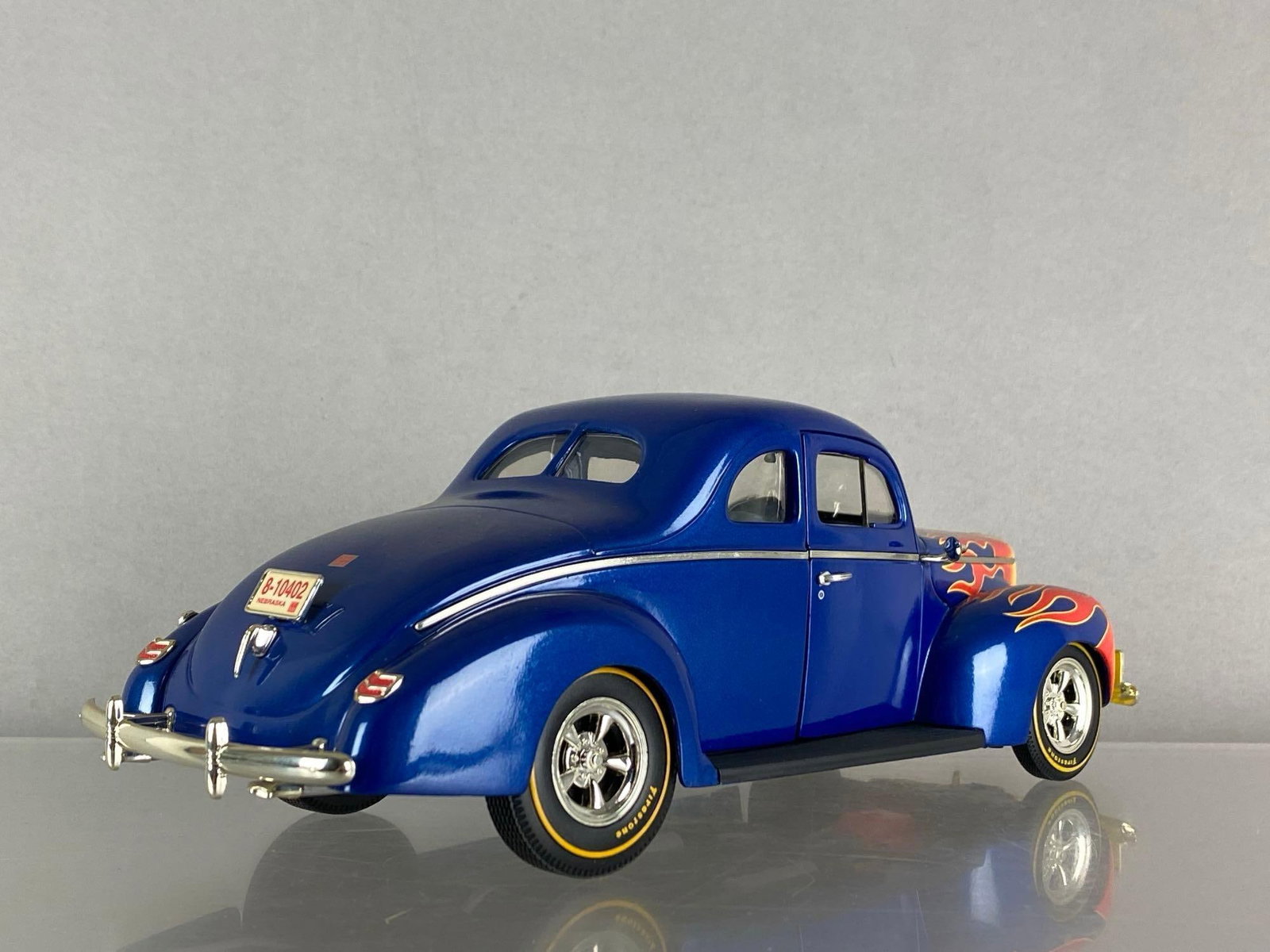 ERTL 1940 Ford Coupe - 2