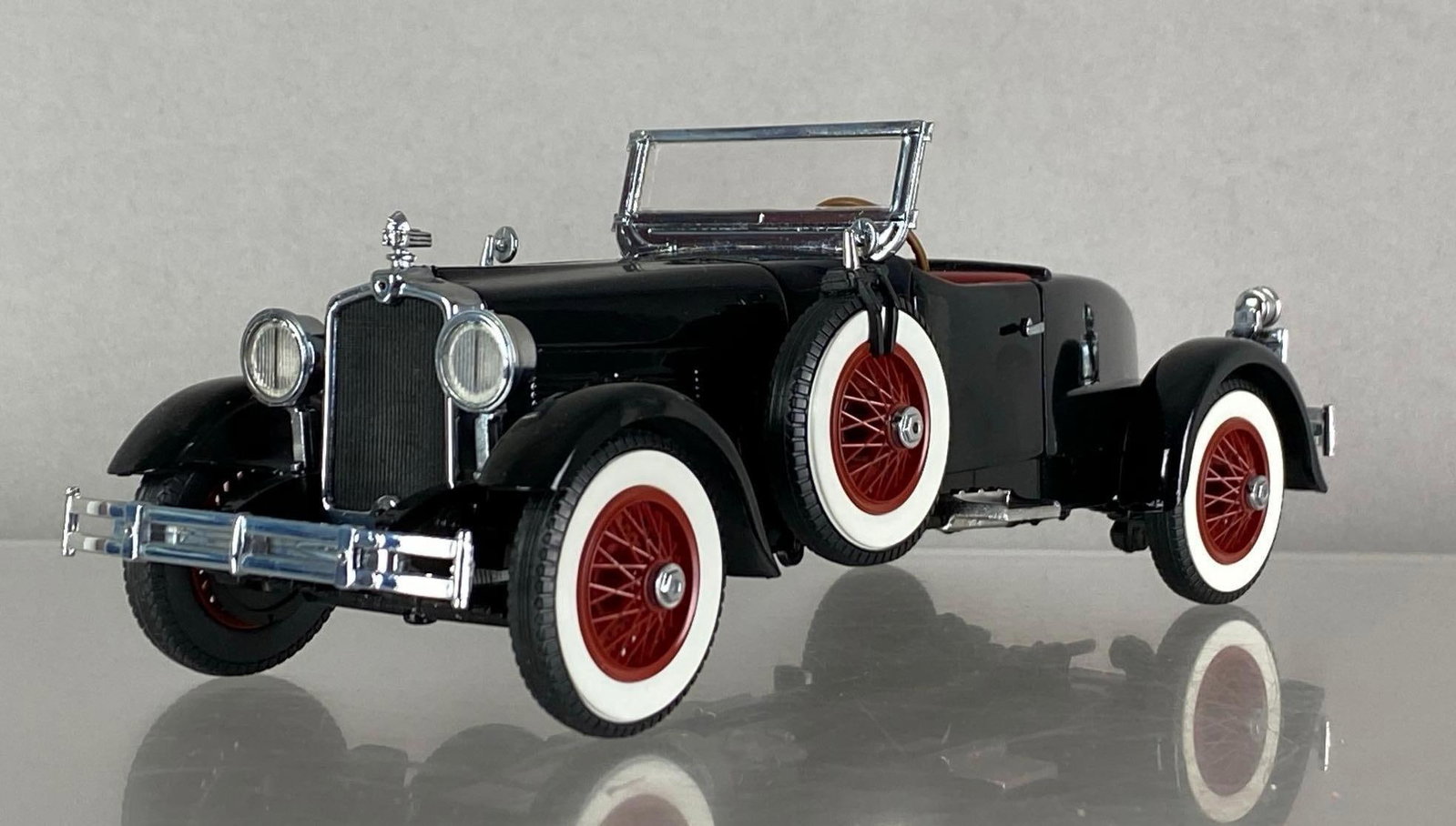 The Danbury Mint 1927 Stutz Black Hawk: 1/24 scale, die-cast