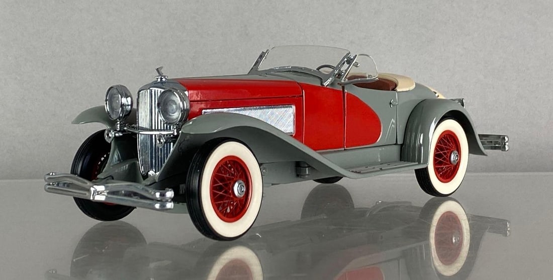 The Danbury Mint 1935 Duesenberg SSJ: 1/24 scale, die-cast