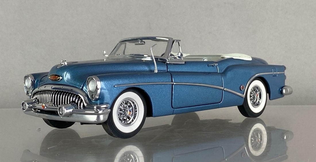 The Danbury Mint 1953 Buick Skylark: 1/24 scale, die-cast, antenna bent
