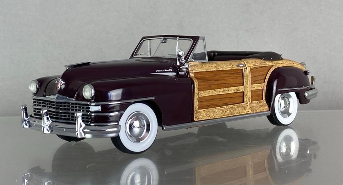 The Danbury Mint 1948 Chrysler Town and Country Woody: 1/24 scale, die-cast, antenna bent