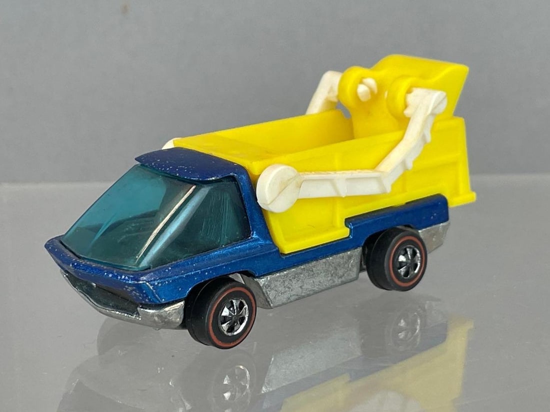 Mattel Hot Wheels Redline Scooper Die-Cast Vehicle: The heavyweights, blue / yellow, gray interior, blue window