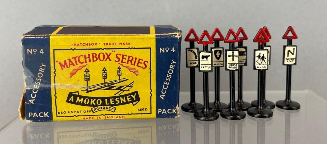 Vintage Lesney Matchbox Die-Cast Road Signs Accessory Pack: No.4 , damaged original box