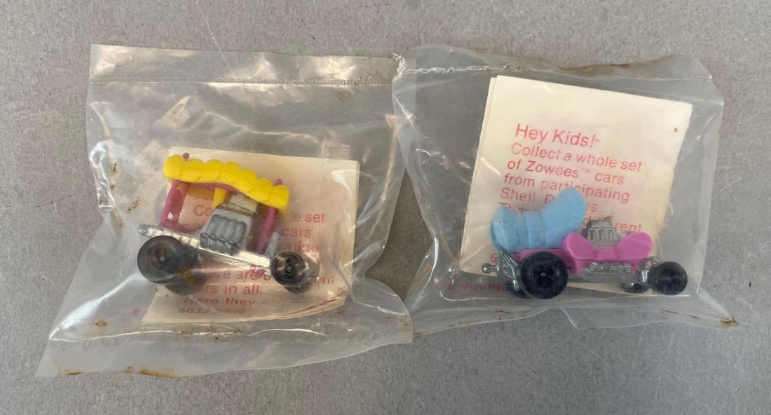 Group of 2 Mattel Hot Wheels Zowees Die-Cast Vehicles (1 of 2)