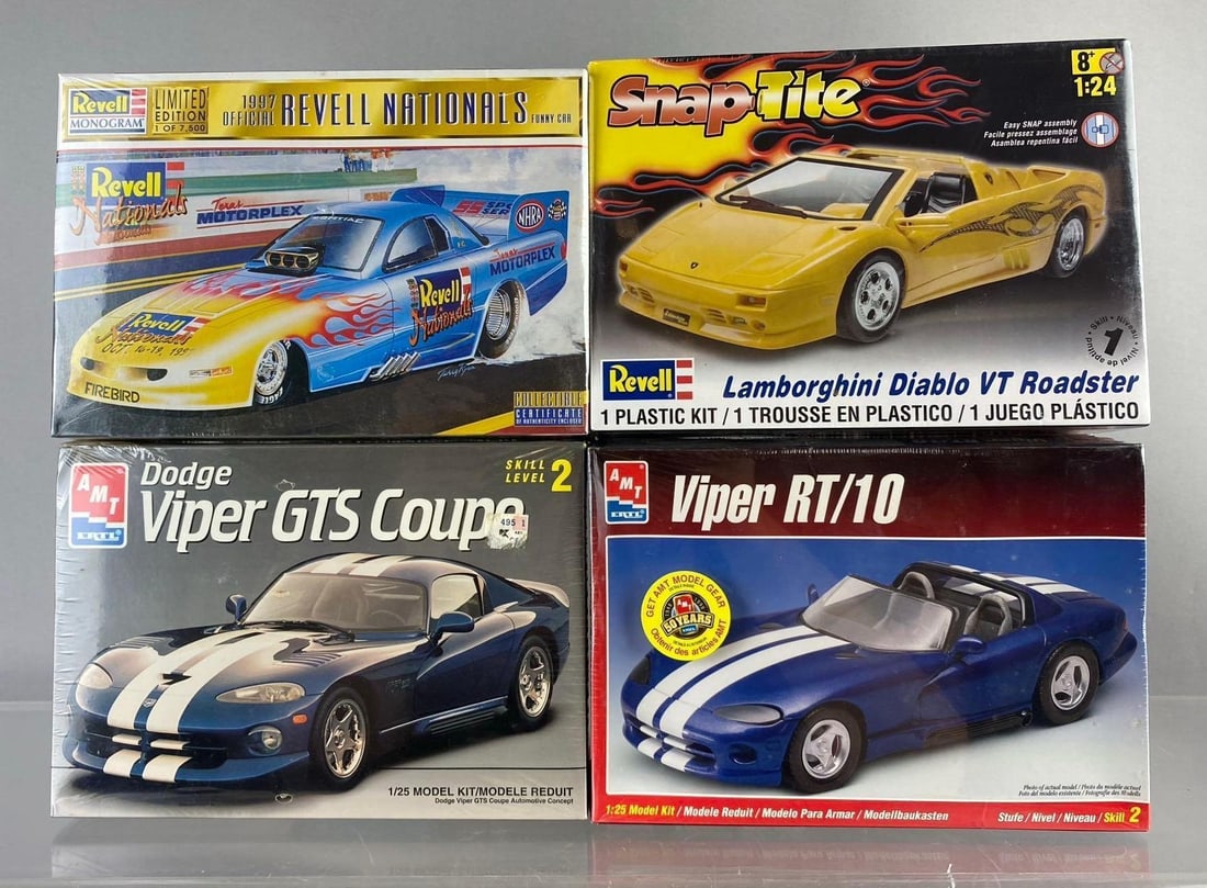 Group of 4 Dodge Viper 1/24 Scale Model Kits and More (1 of 3)
