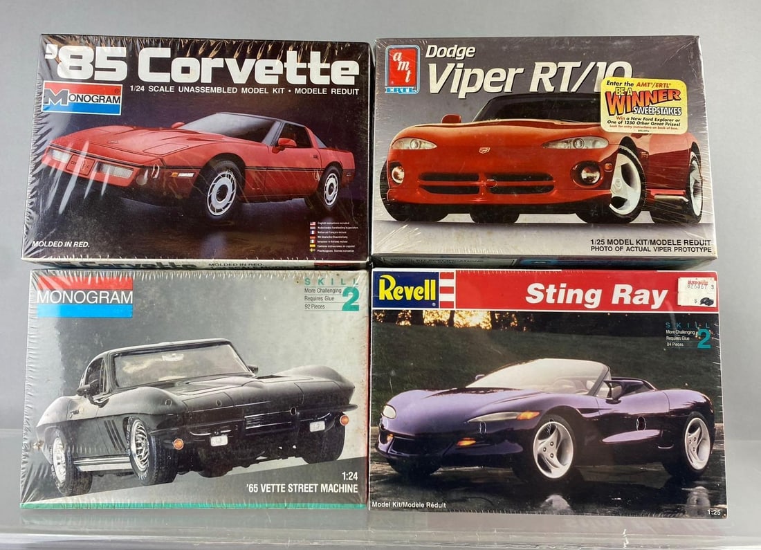 Group of 4 Chevrolet Corvette 1/24 Scale Model Kits and More (1 of 3)